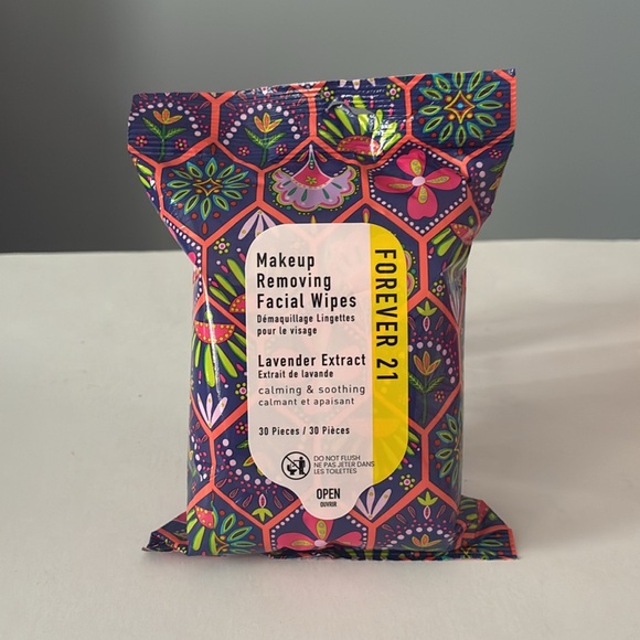 4/$20 Forever 21 Makeup Removing Facial Wipes – Lavender Extract (30-Count) - Picture 1 of 2
